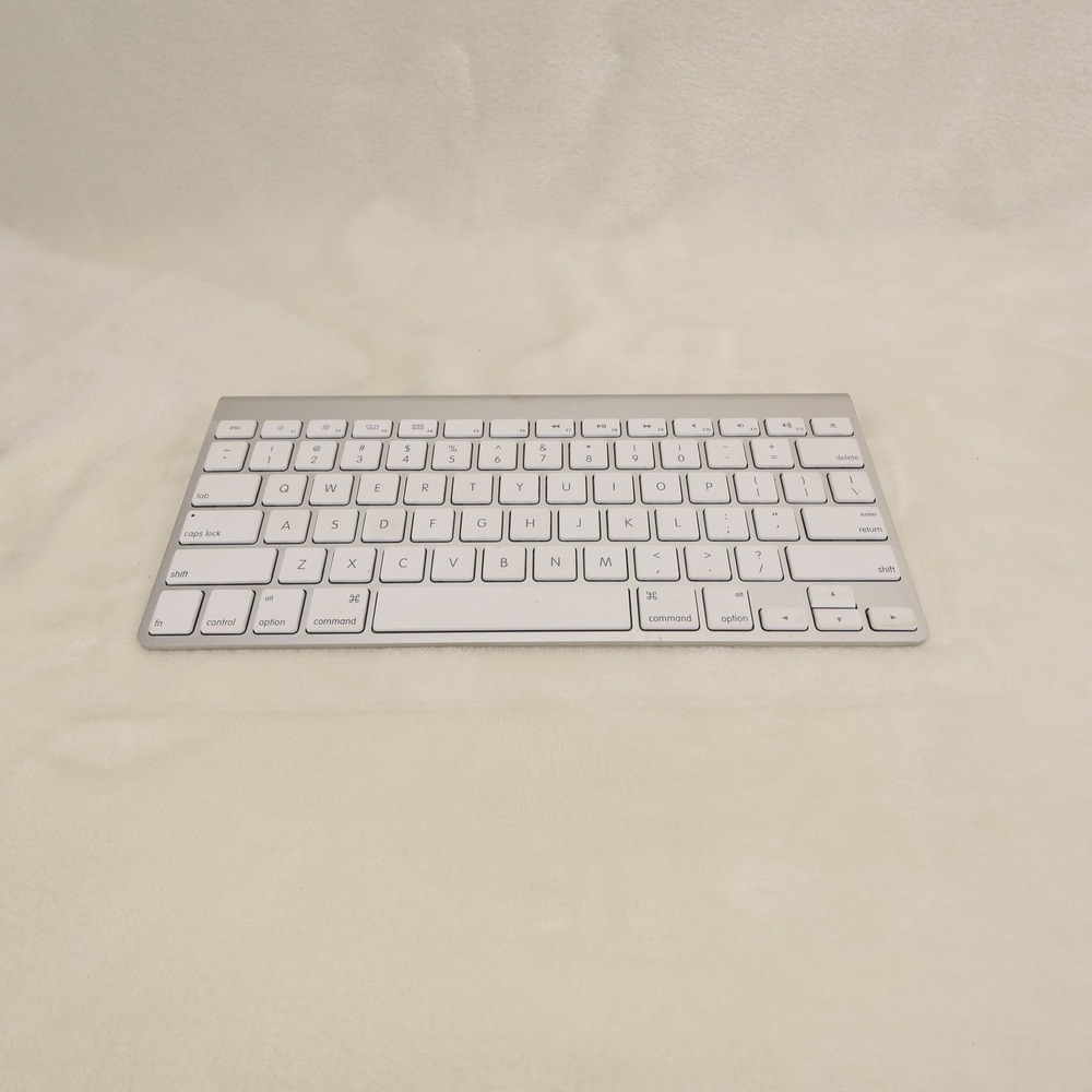 Apple A1314 Wireless Bluetooth Keyboard Silver Aluminum MC184LL/B